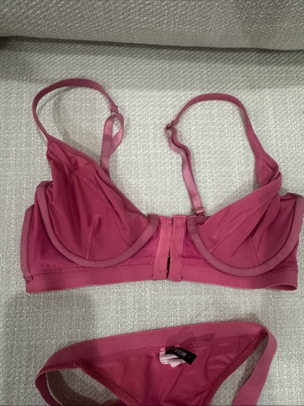 Pretty Little Thing Bra Set - Picture 7 of 8